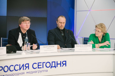 Круглый стол по проблеме освобождения населения от «телефонного рабства»